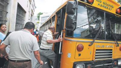 El Gobierno de Honduras desautorizó alzas en el precio del pasaje del transporte público.