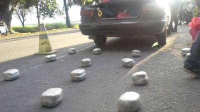 Las autoridades policiales de Honduras encontraron ocultas en el baúl de un vehículo unas 30 libras se supuesta marihuana.