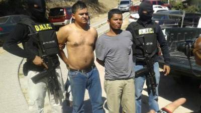 Agentes de la DNIC capturaron a dos supuestos implicados en la masacre ocurrida el fin de semana en un billar de la colonia Torocagua y en el asesinato de dos estudiantes.