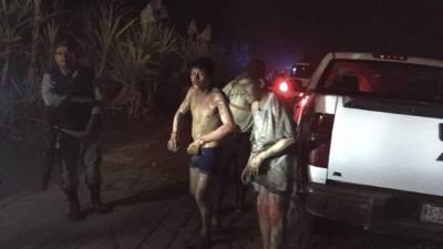 Personal de Cruz Roja atienden a por lo menos 30 personas que resultaron heridas a causa de la explosión ayer en un ducto de combustible en el municipio de Cárdenas, sudoriental estado mexicano de Tabasco. EFE
