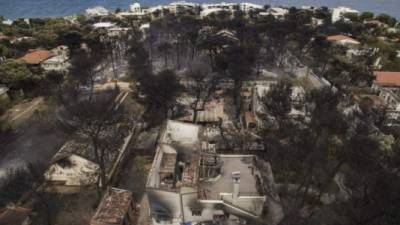 'Mati ya no existe': silencio desolador, carrocerías de autos y animales calcinados, la pequeña ciudad costera ubicada al este de Atenas quedó reducida a cenizas, tras un incendio en el que murieron al menos 88 personas en la zona, 27 de las cuales en un mismo terreno.