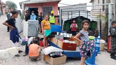 Varias familias regresaban desde ayer a la colonia Guillén.