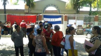 Los empleados demandan el pronto pago de su salario.