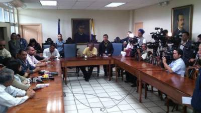Autoridades de la Unah en Tegucigalpa se han reunido en varias ocasiones para buscar solución de la crisis en la Unah-vs.