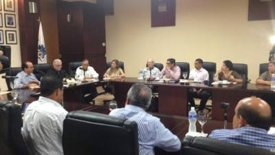 Los alcaldes del Valle de Sula en un reunión sobre el manejo de nuevos proyectos para la comunidad.