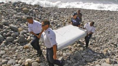 Tres pasajeros franceses iban a bordo del vuelo MH370 que desapareció el 8 de marzo de 2014.