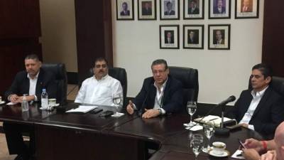 Marco Ramiro Lobo, Jorge Faraj y David Matamoros durante la conferencia de ayer en la CCIC.