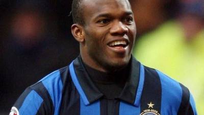 David Suazo marcó 8 goles con el Inter en donde llegó inclusive a formar parte del equipo que conquistó la Champions League a manos de Mourinho.
