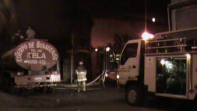 Luego de una hora los bomberos lograron controlar las llamas.