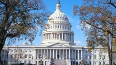 Un grupo de legisladores presentó hoy una propuesta para resolver el problema migratorio en el país.