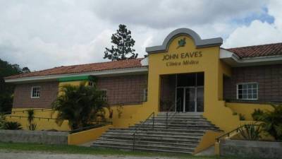 Las clínicas médicas John Eaves están en el kilómetro 122 de la CA-5.