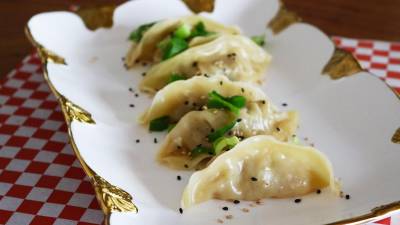 Wok Box prepara los platillos al gusto del cliente. Solo elige tus ingredientes favoritos y los expertos cocineros los preparan para ti.