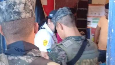 En la imagen, elementos de las Fuerzas Armadas también participan en el operativo en Olancho.