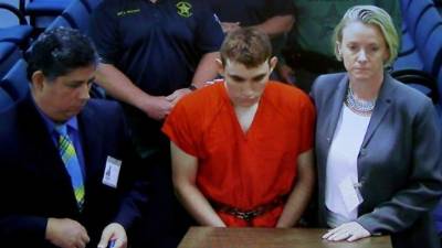 Nikolas Cruz enfrenta la pena de muerte por el asesinato de 17 de sus ex compañeros y maestros en la secundaria Stoneman Douglas de Parkland.