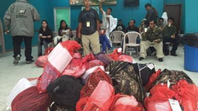 Algunos de los migrantes que fueron deportados ayer en horas de la mañana.