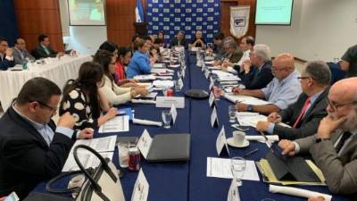 Rocío Tábora, titular de Finanzas, expone al Cohep las razones del incremento del presupuesto.