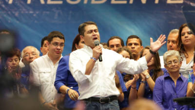 El candidato nacionalista Juan Orlando Hernández se declaró anoche ganador de las elecciones generales en Honduras 2013.