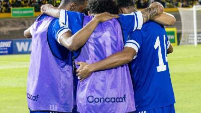 Faltan pocos meses para el Mundial 2026 y las selecciones están afinando detalles para la máxima competencia. Sin embargo, una de ellas sorprendió al confirmar la renuncia de su técnico tras lograr una histórica clasificación.