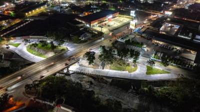 <b>Una vista aérea de los trabajos realizados bajo el puente en el margen derecho del río.</b>