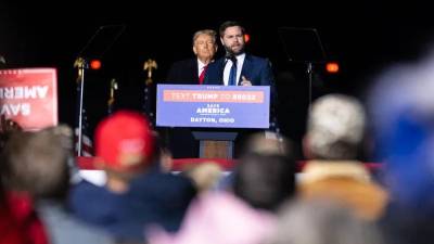 El joven senador de Ohio, J.D. Vance es el favorito en las encuestas para unirse a Trump como compañero de fórmula.