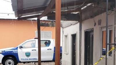 El cuerpo de Cristian Jentri Gómez quedó en el pasillo de una casa en el barrio La Julia.