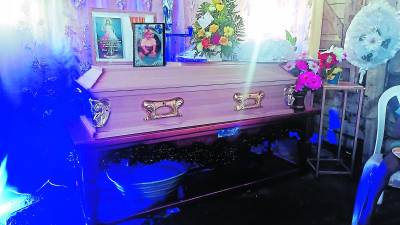 La pequeña Ingrid Suyapa Méndez fue velada en la vivienda. La madre está presa.