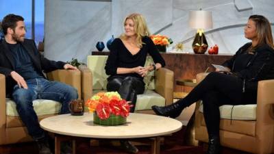 Rene Russo, al centro, junto a Jake Gyllenhaal y Queen Latifah.