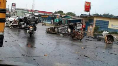 En San Pedro Sula, las carrocerías de vehículos abandonados obstaculizaban algunas calles.