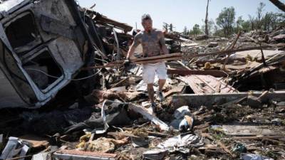 Al menos 20 personas murieron y miles de personas resultaron heridad tras el paso de los huracanes.