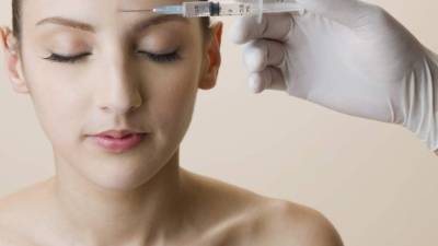 Con el botox se puede tratar la migraña, espasticidad en los adultos, la distonía cervical y el blefaroespasmo.