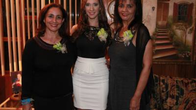 Lourdes Amador, Christine y Gina Knuth.