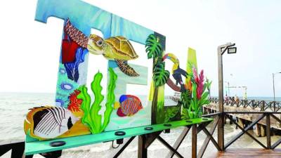 Durante el Feriado Morazánico 2026, Tela se convierte en una de las opciones para quienes buscan aprovechar unos días de descanso y descubrir nuevos destinos. Además de sus playas, el municipio ofrece espacios naturales, sitios históricos y comunidades donde los visitantes pueden conocer parte de la riqueza cultural de la costa. Estos son 12 lugares de Tela y algunas de las actividades que se pueden realizar en cada uno.