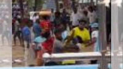 Video: Aficionados de Brasil y Argentina se van a los golpes frente a cementerio de la India