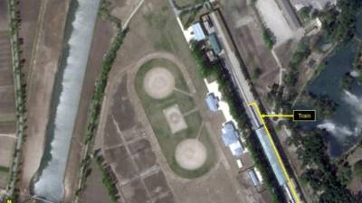 El tren utilizado por Kim Jong Un y su familia se encuentra estacionado frente a un exclusivo resort en Corea del Norte./AFP.