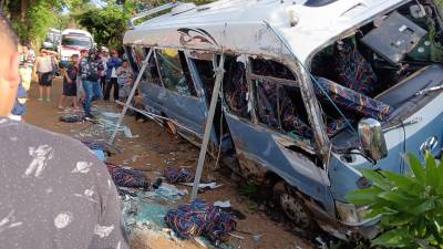 Fotografía que muestra al autobús accidentado en Comayagüela.