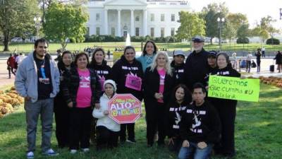 El grupo de activistas que ayer empezó una huelga de hambre ante la Casa Blanca.