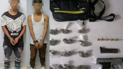 A los detenidos se les encontró un maletín cargado de droga y armas de fuego.