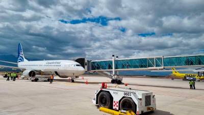 Terminal. Palmerola cuenta con siete mangas y capacidad para atender 13 aviones al mismo tiempo.