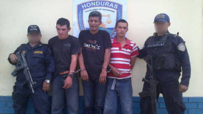 Los supuestos integrantes de una banda de extorsionadores detenidos en Copán.