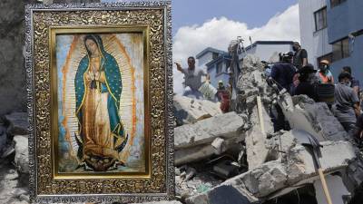 En medio del dolor y la devastación causados por el reciente terremoto de magnitud 7.4 que sacudió a Colombia la mañana del lunes 10 agosto, una imagen se ha vuelto viral en las redes sociales, conmoviendo a miles y ofreciendo un destello de luz en un momento de oscuridad.