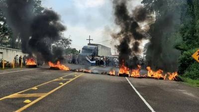Los protestantes obstaculizaron la vía esta mañana.