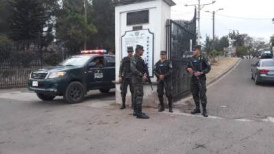 Militares custodian el trayecto hacia la Basílica Menor de Suyapa en Tegucigalpa, capital de Honduras.