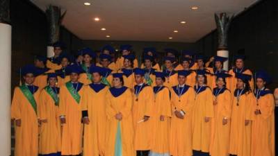 La promoción 2015 de la New Horizon School.