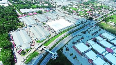 Vista aérea de parques industriales en Choloma, Cortés, donde se aglutina la mayor cantidad de empresas de manufactura de Honduras.