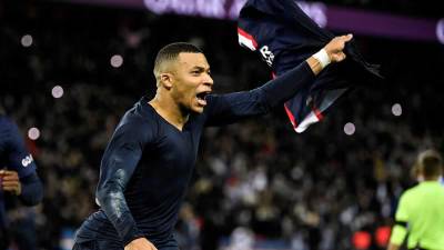 Kylian Mbappé le dio el triunfo al PSG frente al Racing de Estrasburgo.