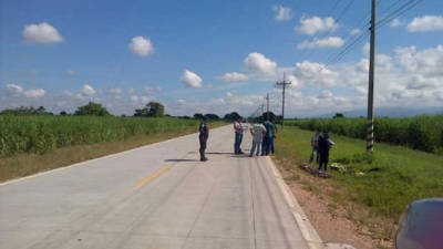Autoridades realizan el reconocimiento de la mujer hallada dentro de una bolsa en San Manuel, Cortés.