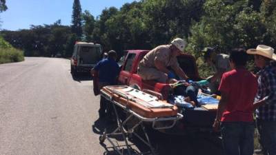 Socorristas mientras brindaban asistencia médica en el occidente de Honduras.