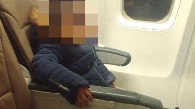 La niña viajaba junto a siete personas más.