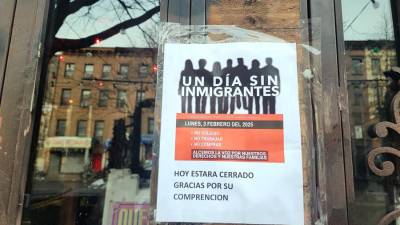 Varios negocios cerraron sus puertas el lunes para apoyar un paro por los inmigrantes.