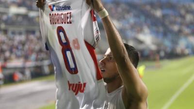 Edwin Rodríguez y su festejo en el definitivo 3-3 entre Olimpia y Motagua por la ida de semifinales.